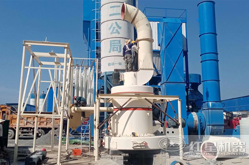 紅星客戶雷蒙磨粉機工作現(xiàn)場二