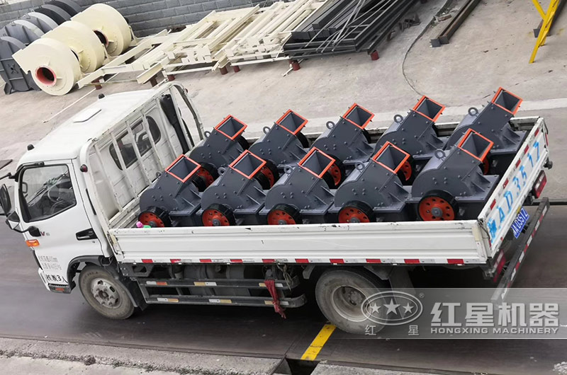 成批PC小型錘式破碎機(jī)發(fā)貨 成批PC小型錘式破碎機(jī)發(fā)貨