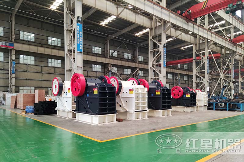 河南紅星機(jī)器廠家顎式破碎機(jī)車間