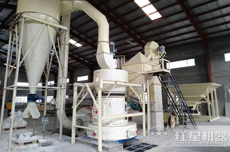 中型石粉磨粉機安裝現(xiàn)場