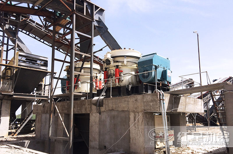 桐柏現(xiàn)場兩臺多缸液壓圓錐破