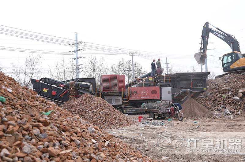 履帶移動反擊破處理磚粉垃圾現場