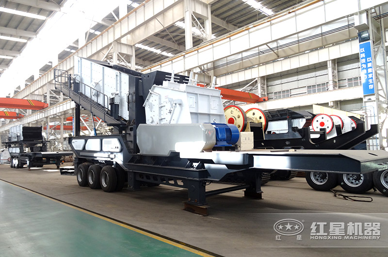 移動(dòng)破碎篩分機(jī)車間