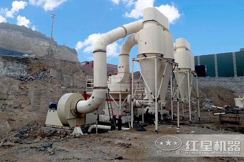 雷蒙磨粉機(jī)現(xiàn)場