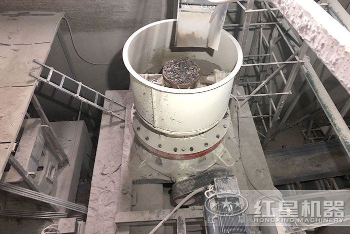 圓錐破碎機(jī)粉碎石料