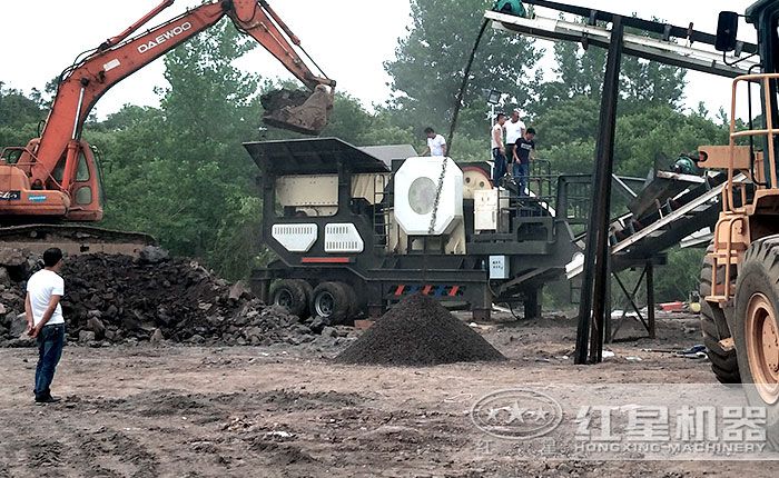 煤矸石移動(dòng)破碎站生產(chǎn)現(xiàn)場(chǎng) 煤矸石移動(dòng)破碎站生產(chǎn)現(xiàn)場(chǎng)