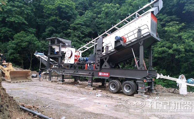 移動(dòng)式時(shí)產(chǎn)200噸人工砂石設(shè)備現(xiàn)場(chǎng)