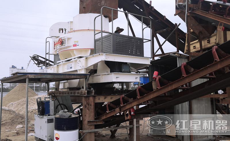 節(jié)能制砂機(jī)安裝中 節(jié)能制砂機(jī)安裝中