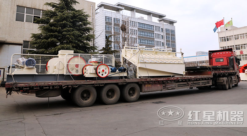 紅星機器生產的對輥機發(fā)貨