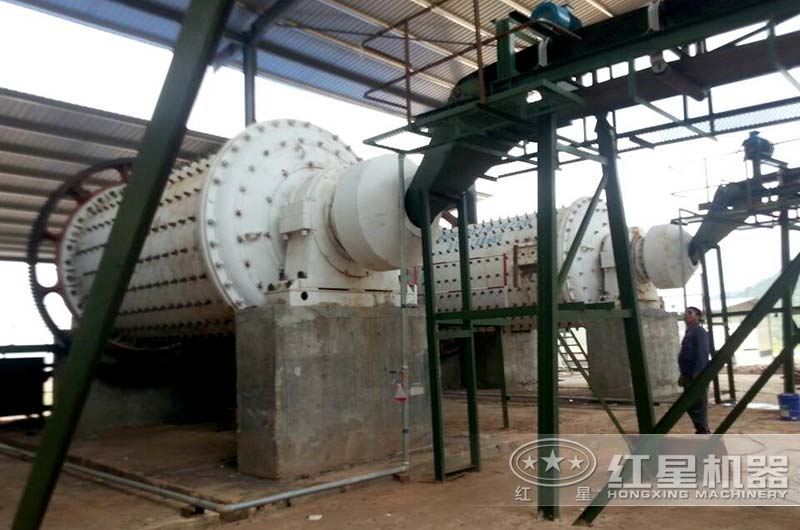 棒磨式制沙機(jī)石灰石加工現(xiàn)場(chǎng)