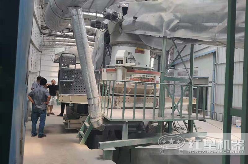 帶客戶參觀加工現(xiàn)場(chǎng)