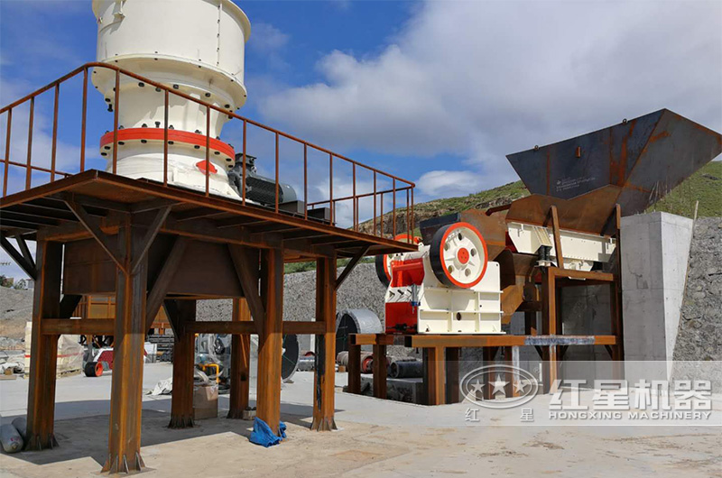 顎式破碎機(jī)和圓錐破碎機(jī)輔助制沙安裝現(xiàn)場