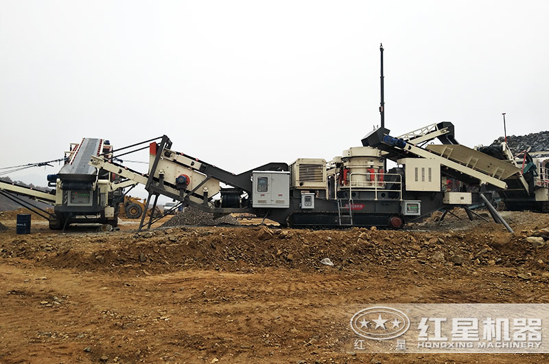 履帶移動(dòng)破碎機(jī)作業(yè)現(xiàn)場(chǎng)實(shí)拍