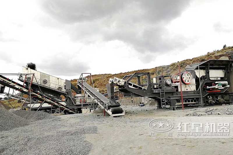 玄武巖移動(dòng)石子生產(chǎn)線現(xiàn)場 玄武巖移動(dòng)石子生產(chǎn)線現(xiàn)場