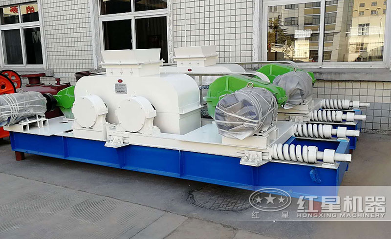 對輥制砂機生產(chǎn)現(xiàn)場實拍圖