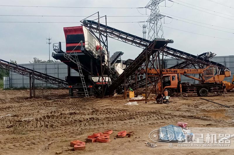 駐馬店建筑垃圾移動式碎石機現(xiàn)場