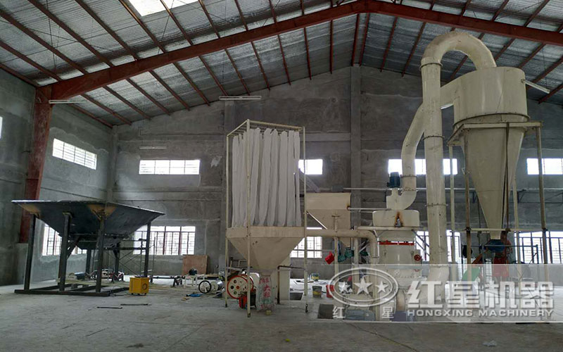 方解石磨粉設(shè)備現(xiàn)場一