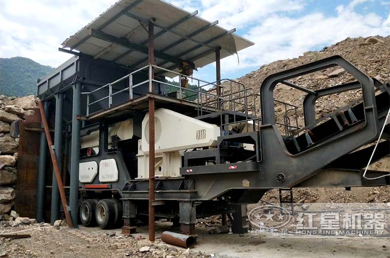 移動式顎式破碎機作業(yè)現(xiàn)場