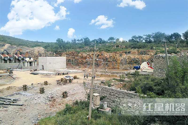 錘式碎石機(jī)現(xiàn)場