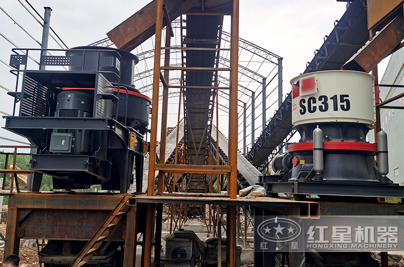 單缸圓錐機(jī)現(xiàn)場(chǎng) 單缸圓錐機(jī)現(xiàn)場(chǎng)