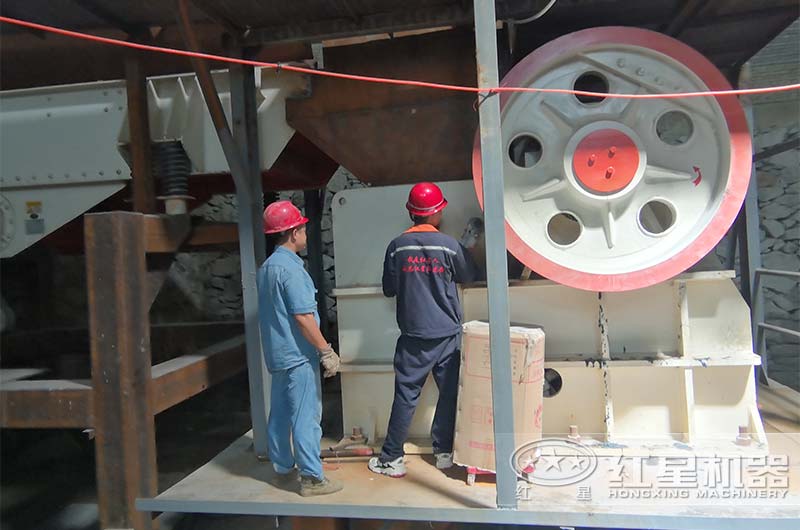 PE-900x1200大型顎式破碎機(jī)