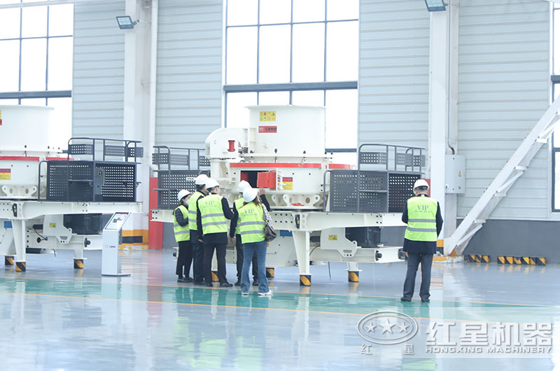 客戶來廠考察制砂機設(shè)備