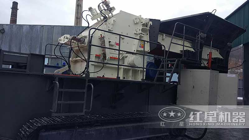 反擊式碎石機現(xiàn)場