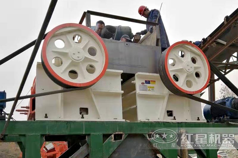 PEX-150x750鄂式破碎機(jī)現(xiàn)場(chǎng)