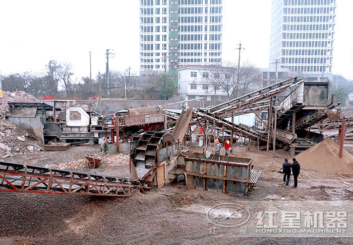 2臺移動破碎機組合生產(chǎn)