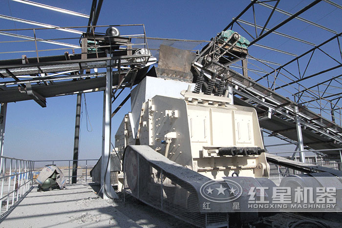 大理石生產(chǎn)線正在安裝中