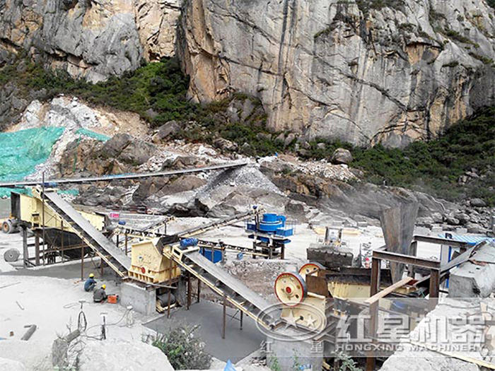 時產300噸的石灰石生產線現場