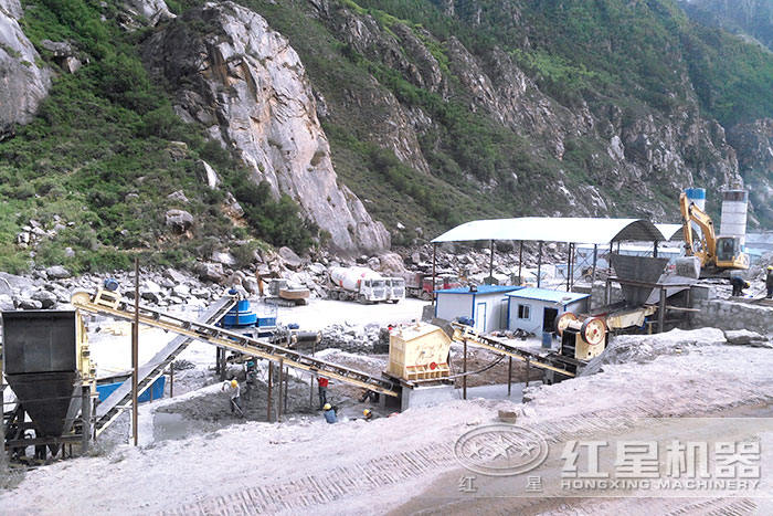 山東用戶石灰石打砂生產(chǎn)現(xiàn)場(chǎng) 山東用戶石灰石打砂生產(chǎn)現(xiàn)場(chǎng)