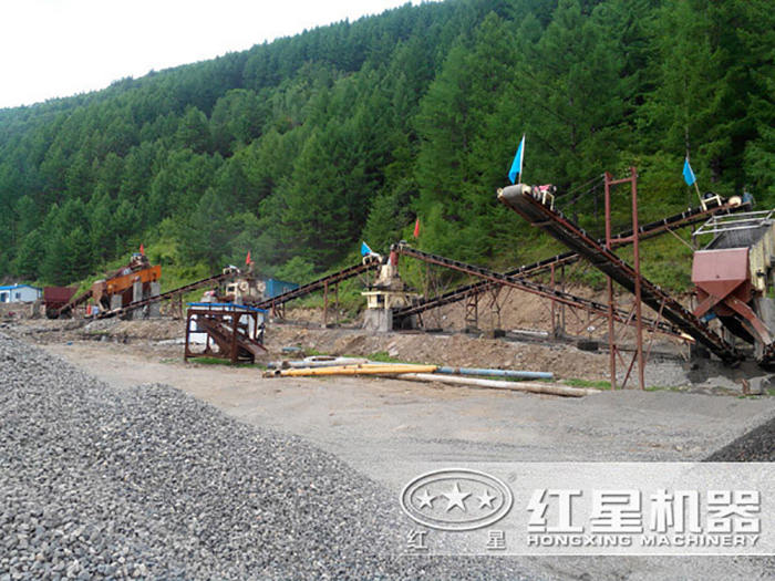 微小型的顎式破碎機(jī)現(xiàn)場(chǎng)