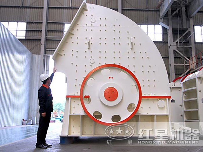 重錘式碎石機生產(chǎn)車間