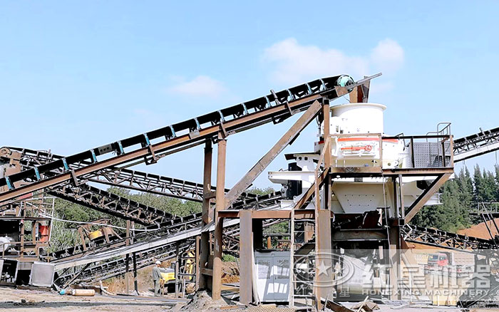 沖擊式破碎機(jī)/制砂機(jī)安裝現(xiàn)場 沖擊式破碎機(jī)/制砂機(jī)安裝現(xiàn)場