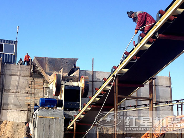 小型鄂式碎石機現(xiàn)場