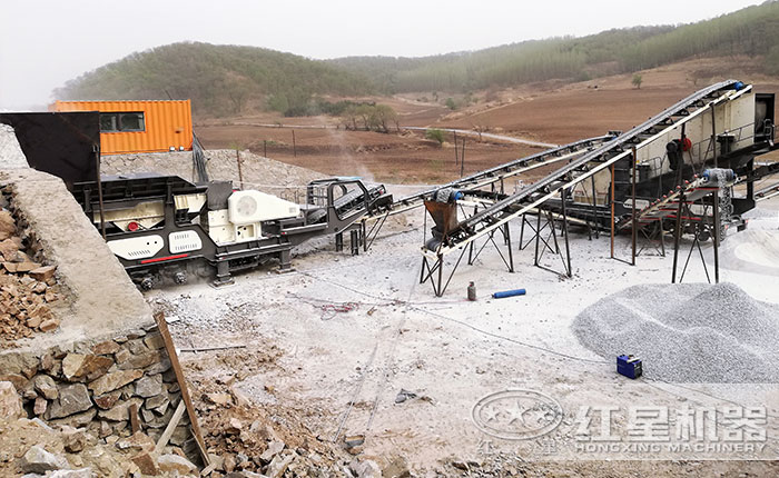 移動(dòng)式花崗巖破碎生產(chǎn)線 現(xiàn)場(chǎng)