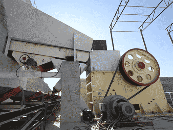 顎式破碎機生產(chǎn)線現(xiàn)場