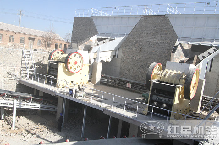 顎式石子機(jī)現(xiàn)場(chǎng)
