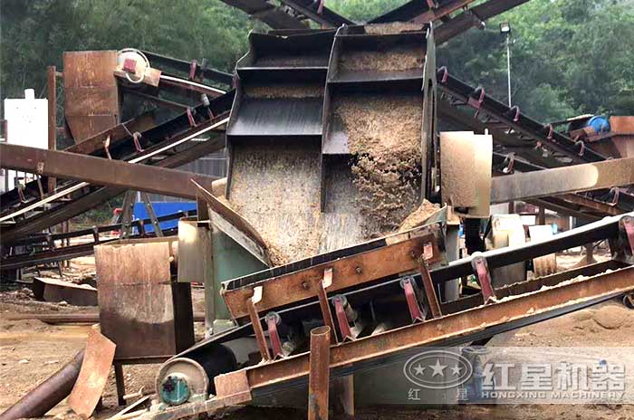 石子水洗設(shè)備洗砂現(xiàn)場