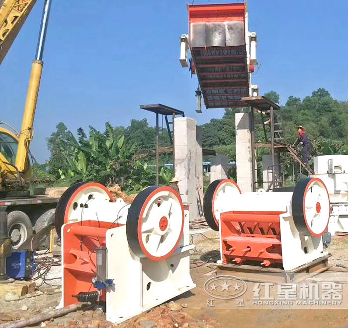 碎石場(chǎng)生產(chǎn)線顎式破碎機(jī)