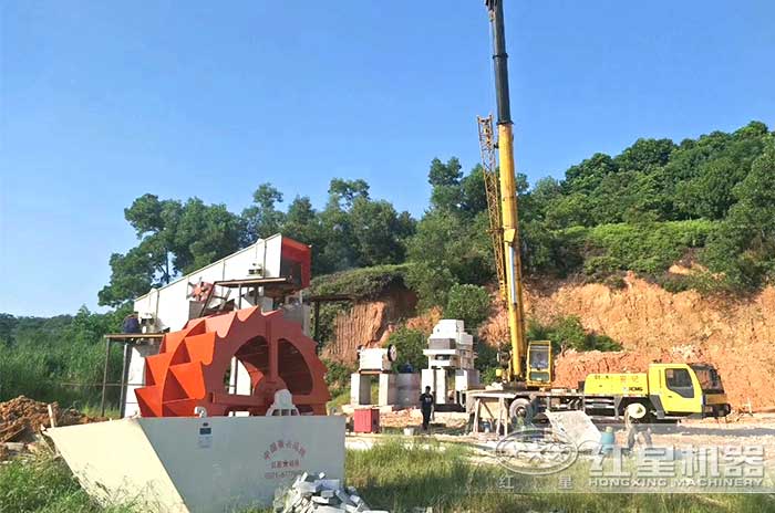 作業(yè)現(xiàn)場擺放的洗砂機