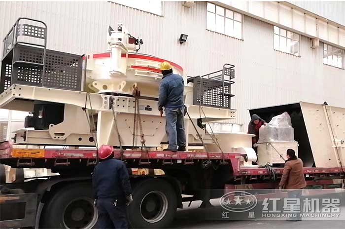 客戶定制的制砂機正準備發(fā)貨中