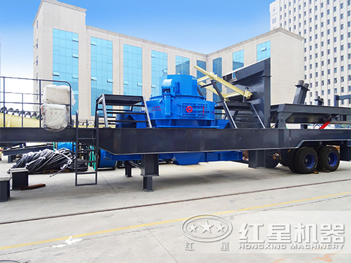 廠區(qū)擺放的移動(dòng)式制砂機(jī)