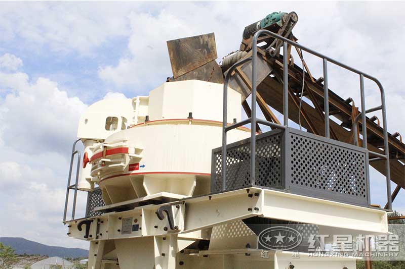 沖擊式粉碎機(jī)安裝現(xiàn)場(chǎng)