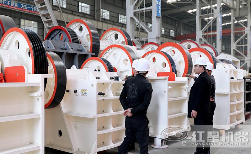 客戶(hù)來(lái)廠參觀考察花崗巖粉碎設(shè)備