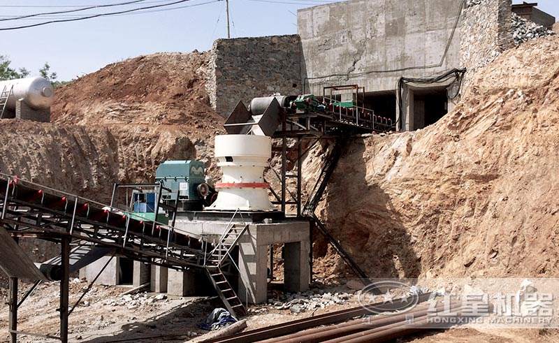 圓錐式粉碎機(jī)生產(chǎn)線現(xiàn)場