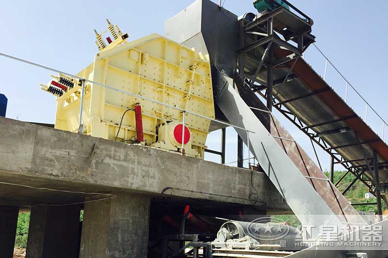 反擊式破碎機(jī)客戶現(xiàn)場(chǎng)