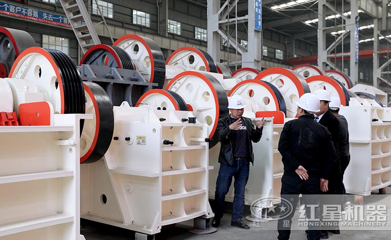 客戶來廠考場粉碎機(jī)設(shè)備