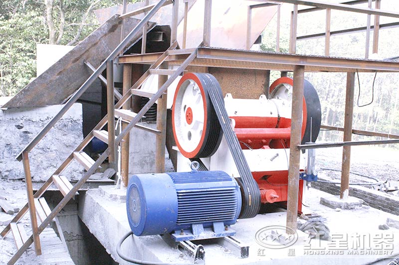 小型鄂式碎石機(jī)